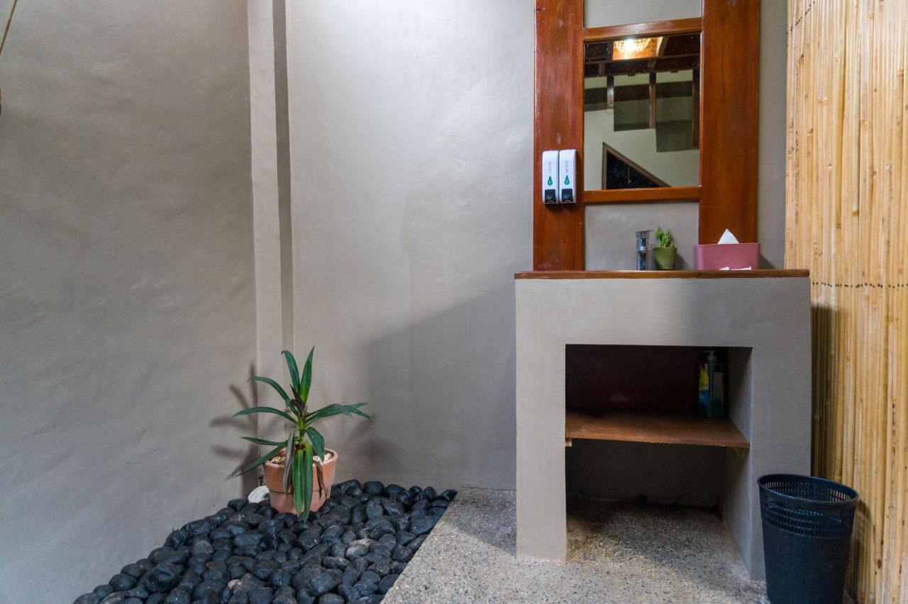 Nakabalo Guesthouse & Restaurant 锡基霍尔 外观 照片