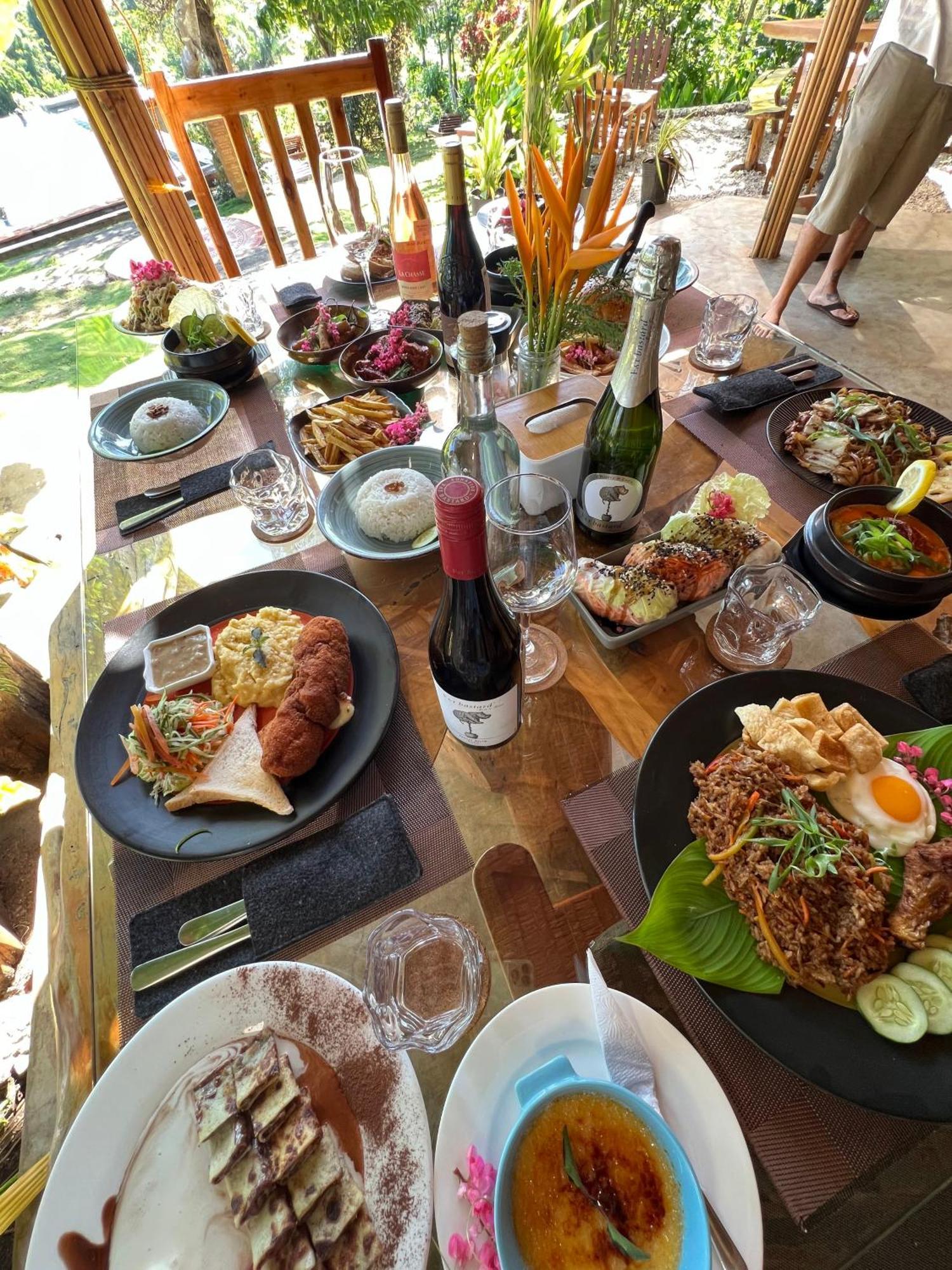 Nakabalo Guesthouse & Restaurant 锡基霍尔 外观 照片