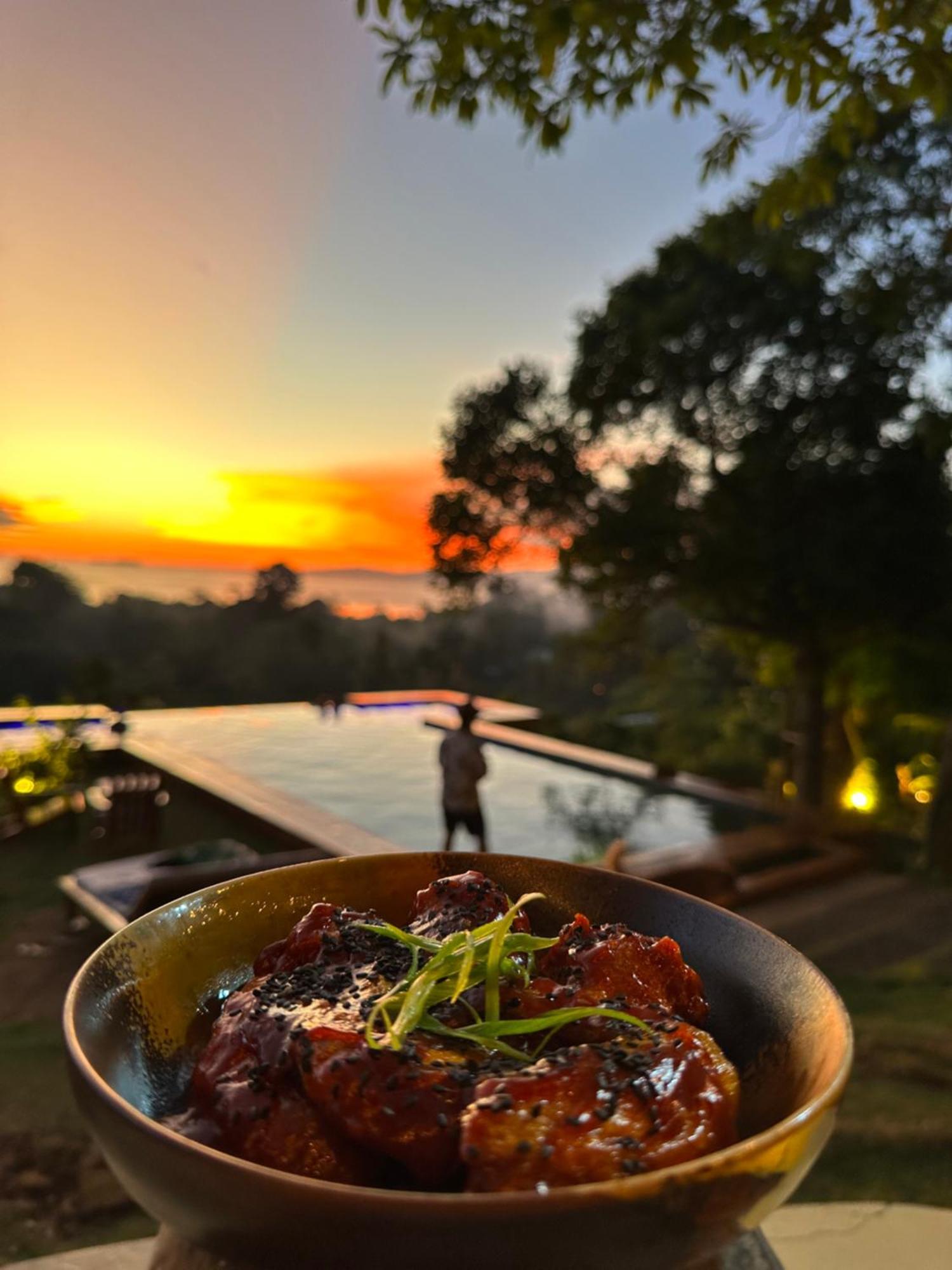 Nakabalo Guesthouse & Restaurant 锡基霍尔 外观 照片